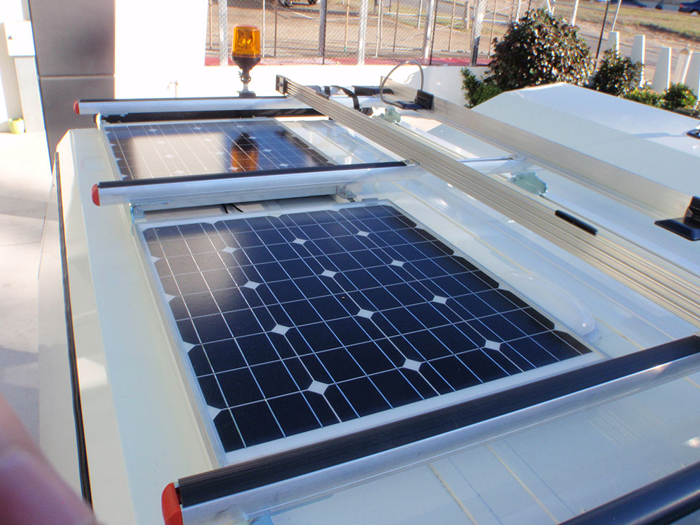 79 Toyota Landcruiser Fitout - dual solar panels