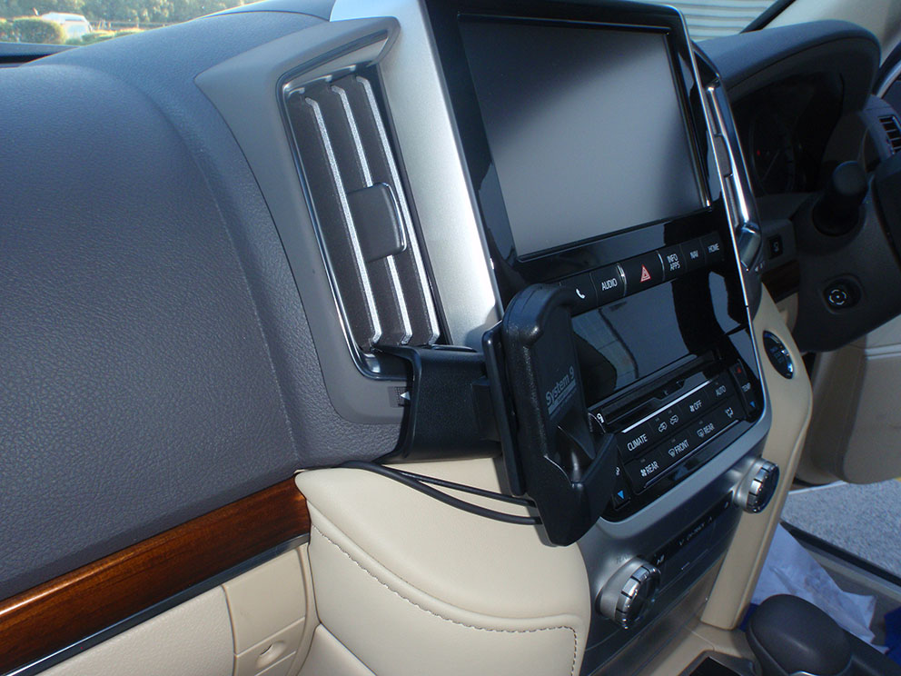 Toyota Landcruiser 2017 - 200 series phone cradle after