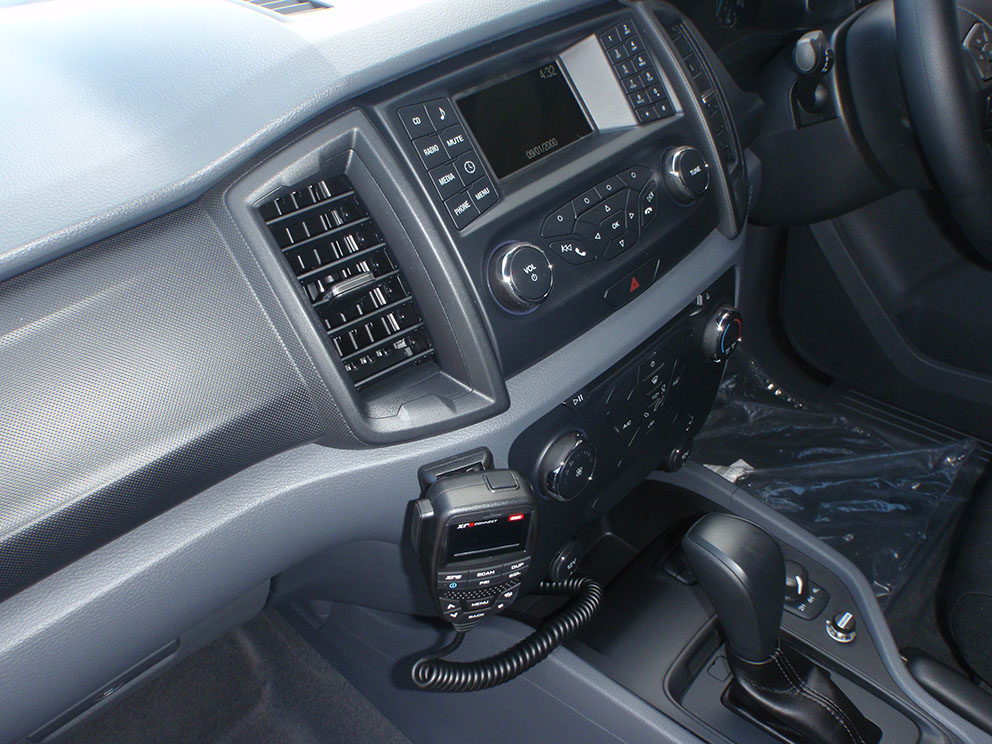 Ford Ranger GME UHF radio fitted to left side of dash