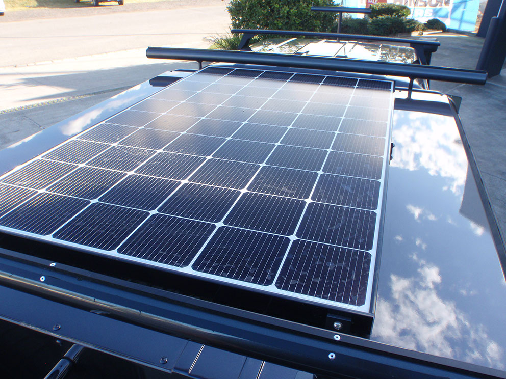 Landcruiser 79 solar panel
